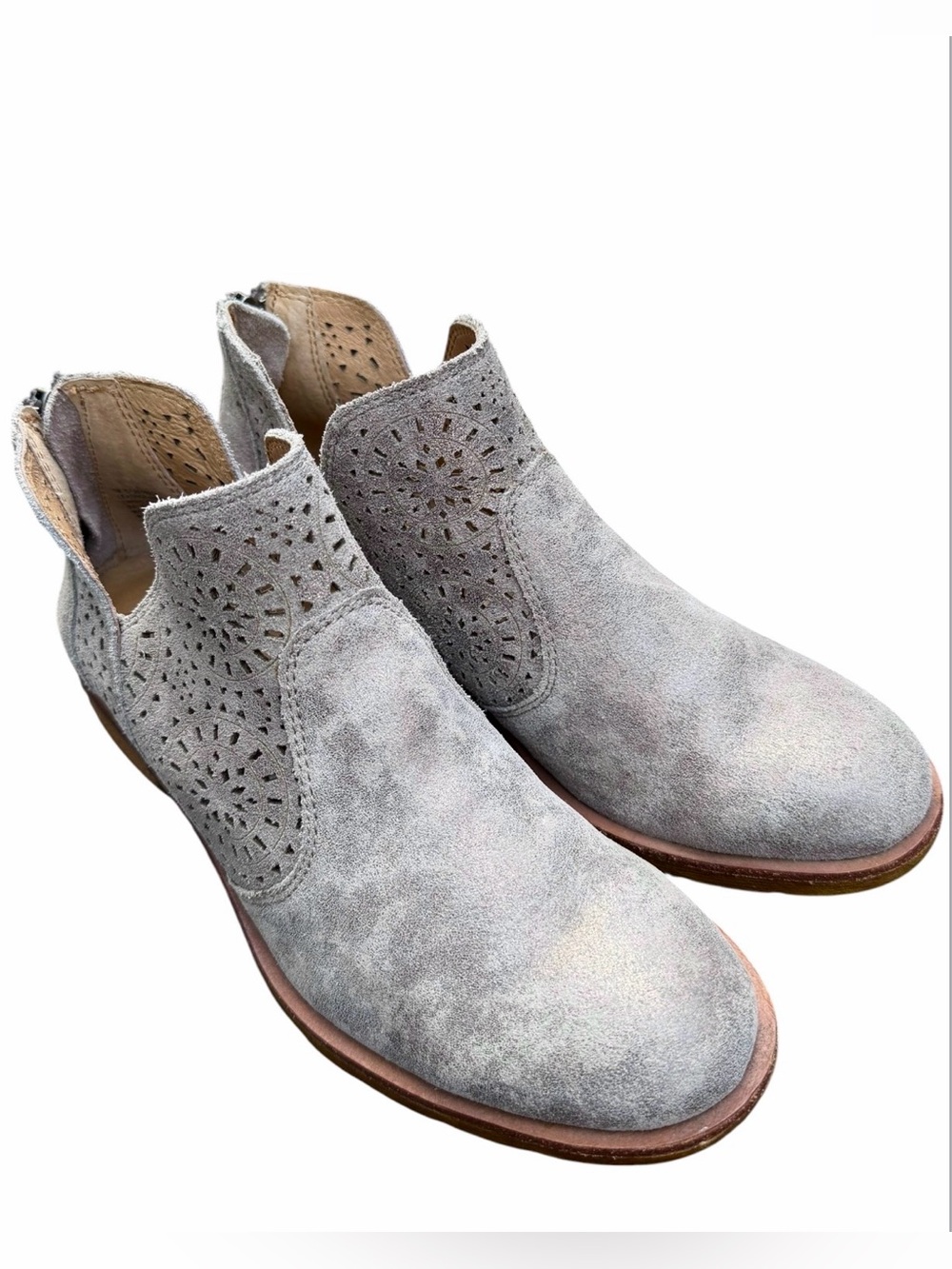 Sofft Balance Man Gray Perforated Suede Ankle Booties Size‎ 7M Leather